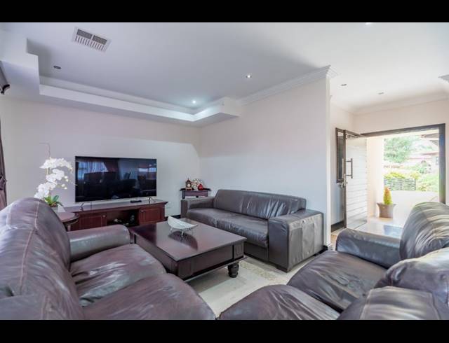 3 BEDROOM HOUSE TO LET IN IZINGA